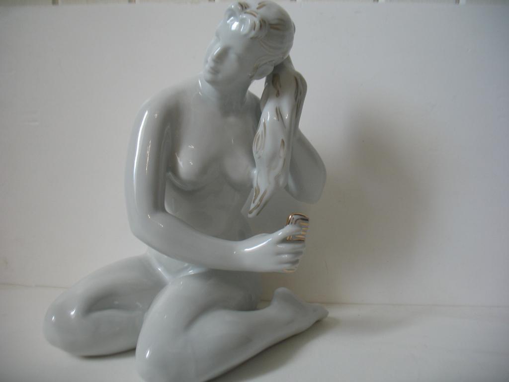 Утро Девушка с гребнем Дулево