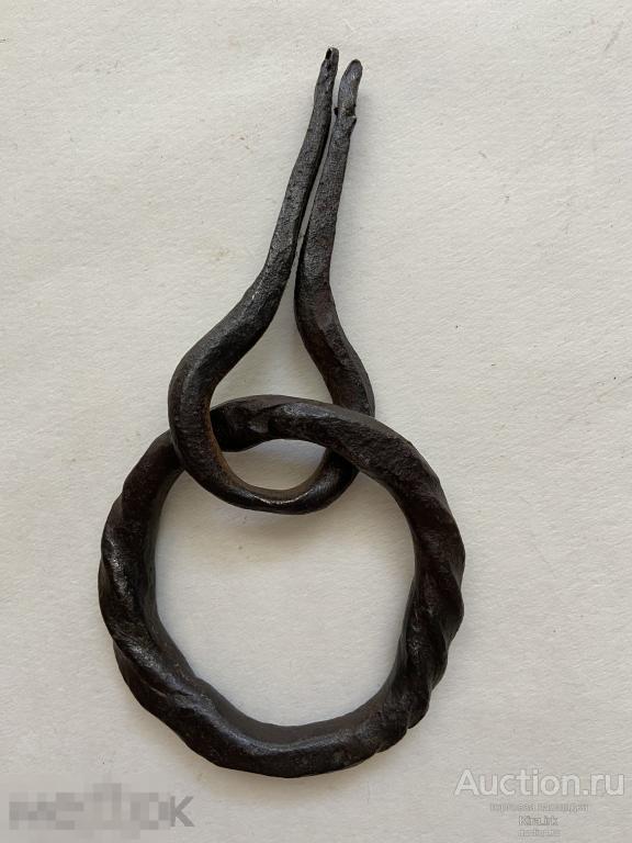 Старинная. Кованая стучалка круглая. Стучалка - ручка для двери.