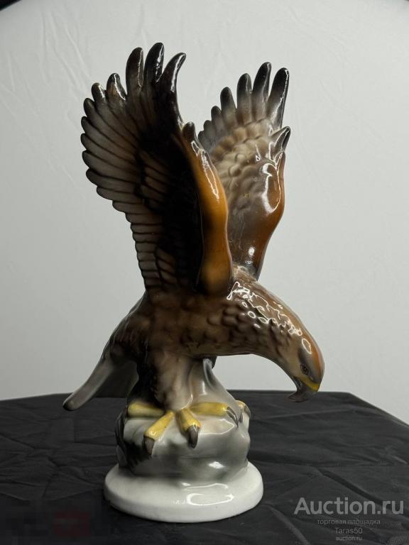 Статуэтка Орел на камне. Фарфор, винтаж. Германия