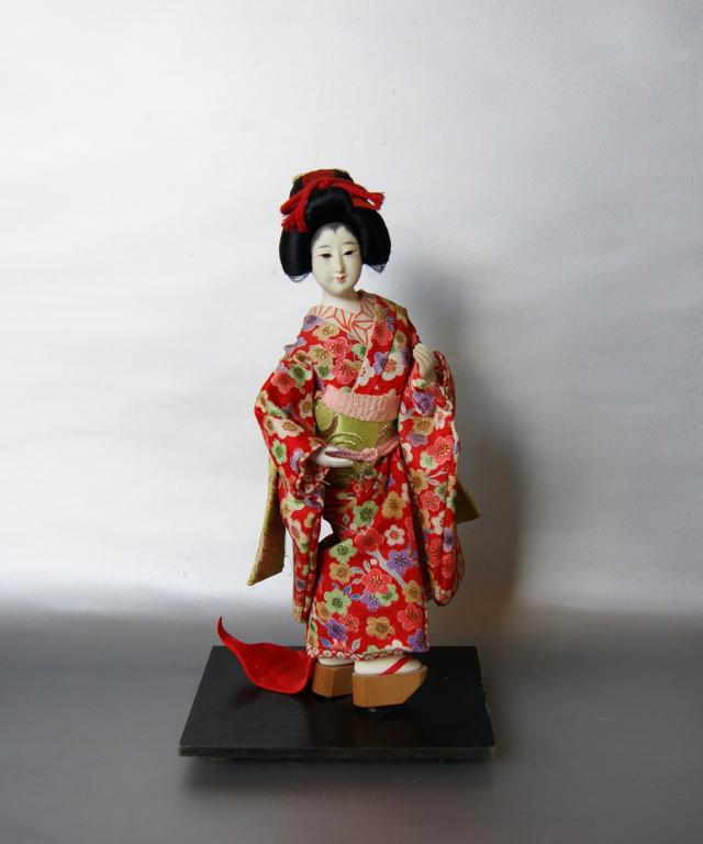 Японская кукла в кимоно в коллекцию