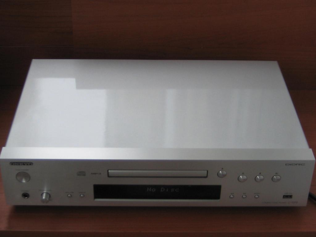 CD проигрыватель (стример) Onkyo C-7070 Silver