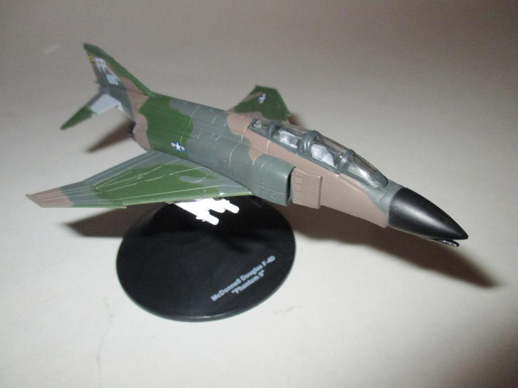 модель самолета McDonnell Douglas F-4D Phantom II (ВНИМАНИЕ!!! читайте описание)