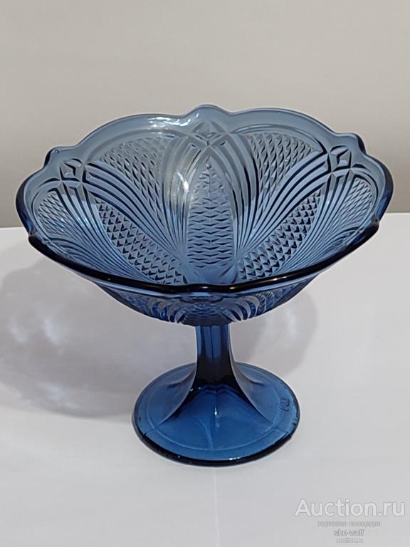 Ваза на ножке. Конфетница. Фруктовница. Синее стекло. Кобальтовое стекло. СССР. Клеймо.(М2).