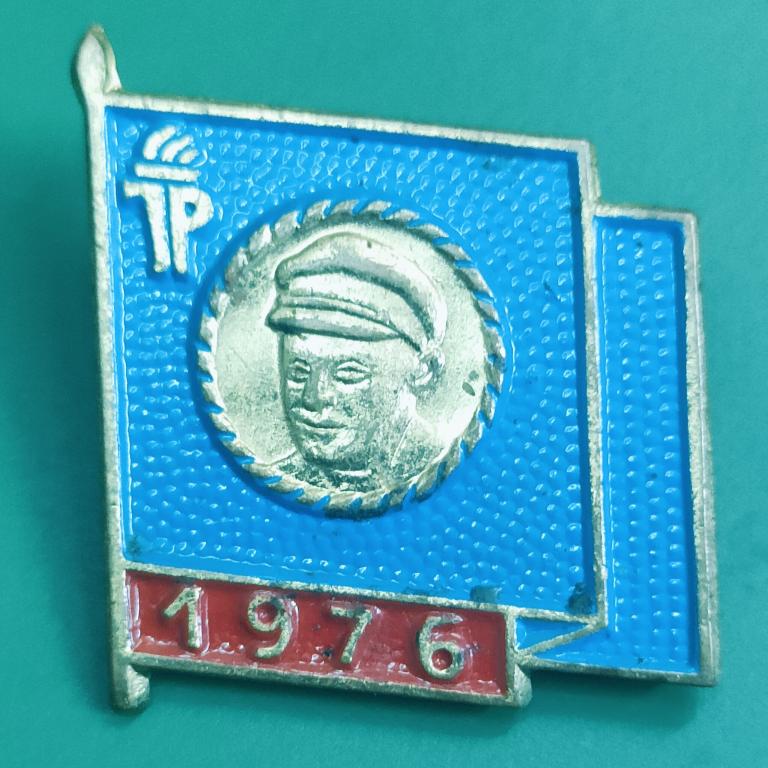 значок DDR ГДР Эрнст Тельман пионеры 1976 год тяжёлый. в коллекцию дёшево!!