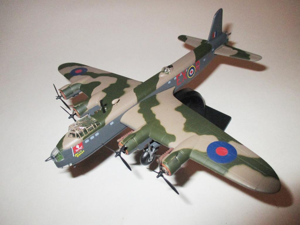 модель самолета Short Stirling Mk.III  (ВНИМАНИЕ!!! читайте описание)