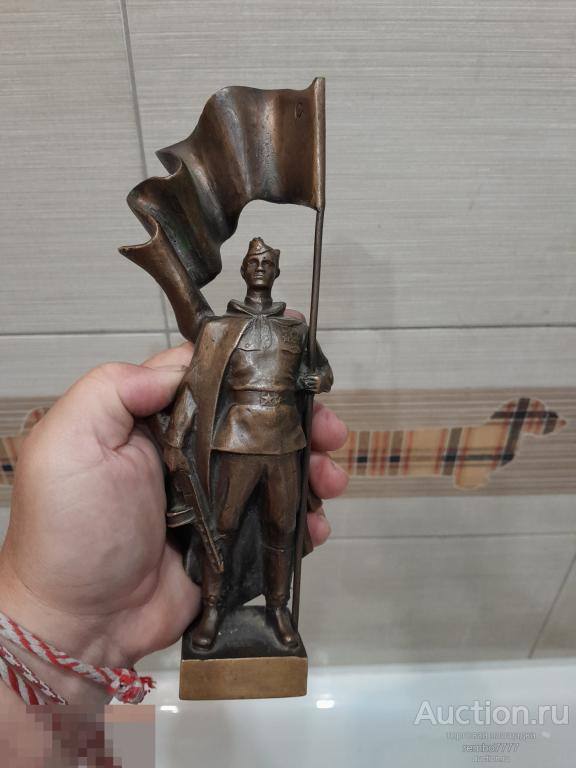 воин.боец.солдат.24см.соцреализм.командир.1985г .монументскульптура