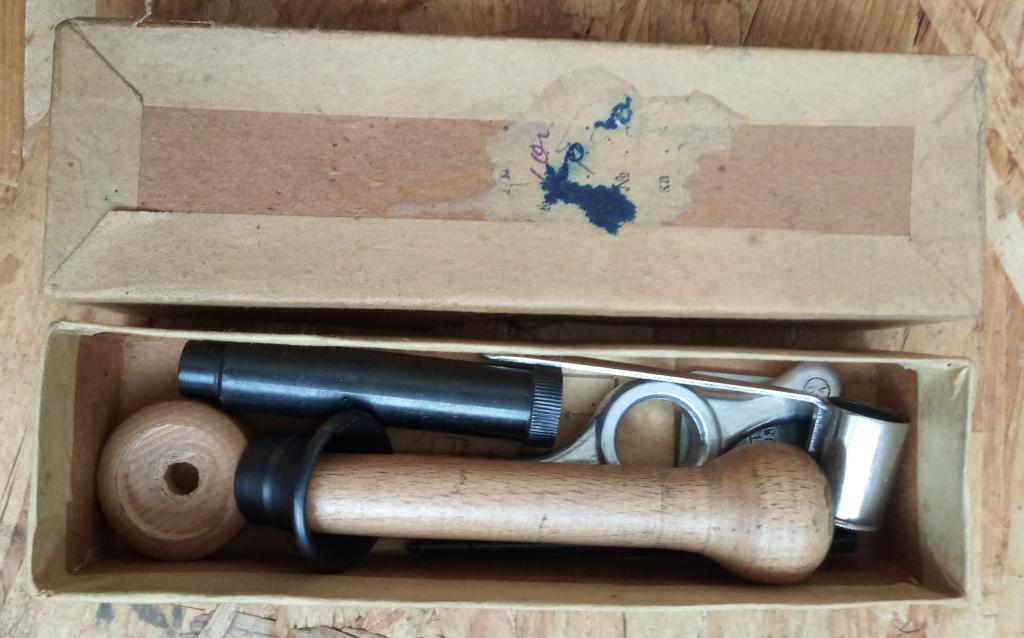 набор для снаряжения переснаряжения охотничьих латунных патронов 16К СССР 1960е гг