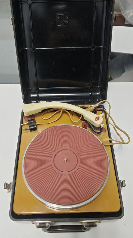 электропроигрыватель проигрыватель пластинок Эльфа МЗП СССР патефон