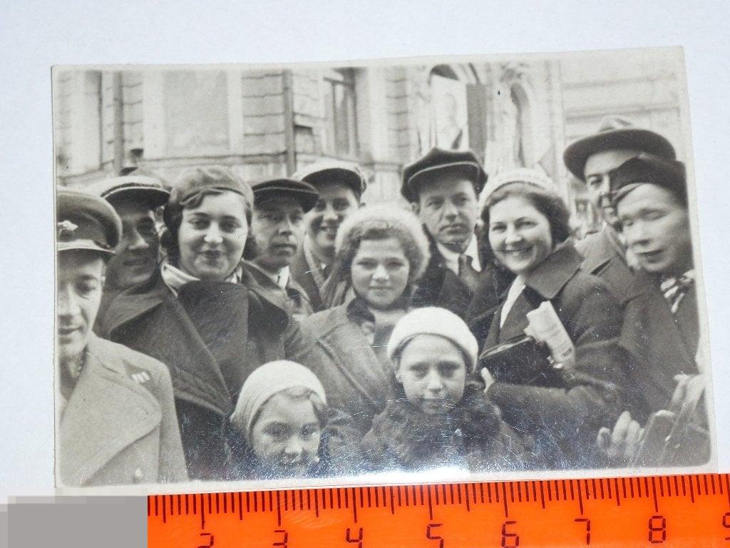 ФОТО НА ДЕМОНСТРАЦИИ 7 НОЯБРЯ 1938 ГОДА"