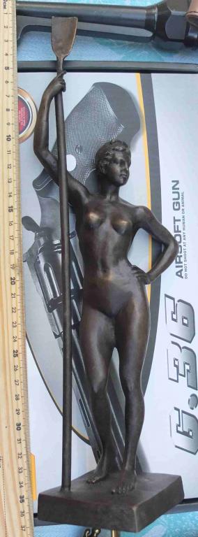 бронзовая статуэтка Девушка с веслом, высота 30 см