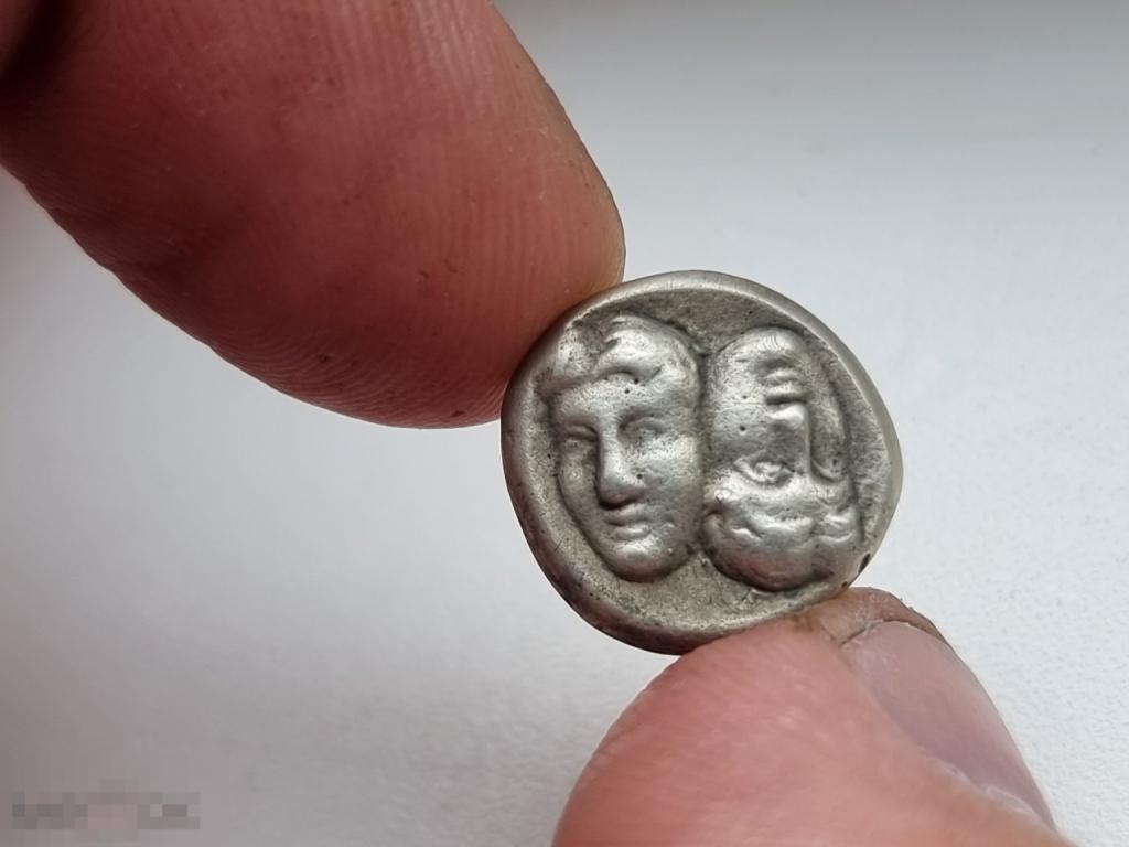 Монета Античная Серебро - Близнецы.