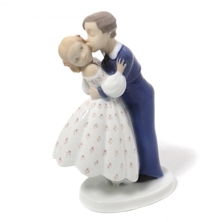 Фарфоровая фигура "Поцелуй". Bing & Grondahl.