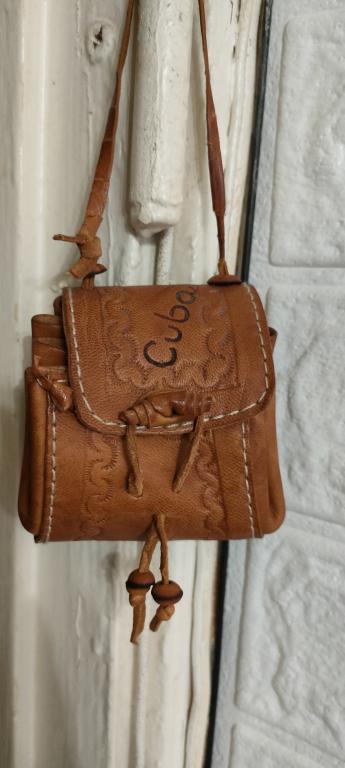 Сувенир из Кубы. маленькая кожаная сумочка