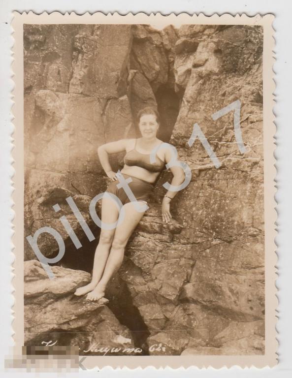 Алушта Крым 1962г На море дама в купальнике.