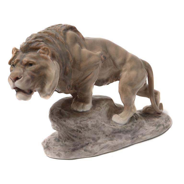 Фарфоровая фигура "Лев на скале​". Bing & Grondahl.