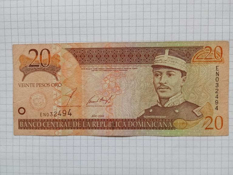 Банкнота Доминикана 20 песо 2002 г.
