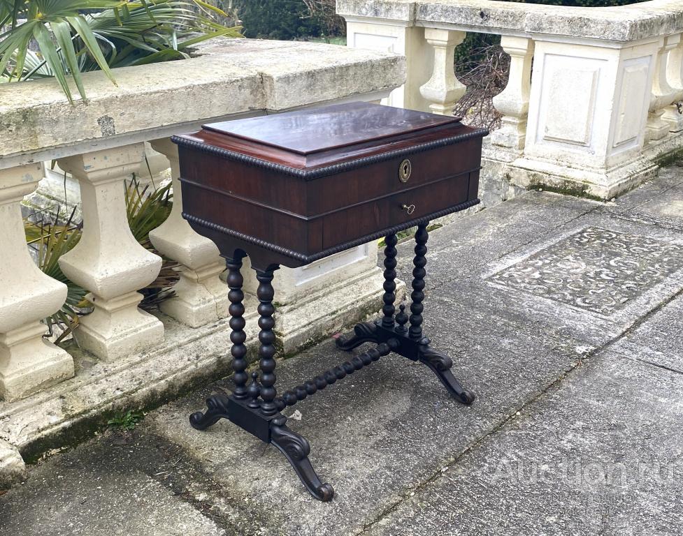 Старинный столик для рукоделия Туалетный стол 1920е гг. Франция