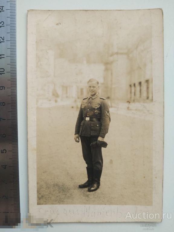 Оригинальное фото военнослужащего Вермахта с наградой. Открыточный формат.