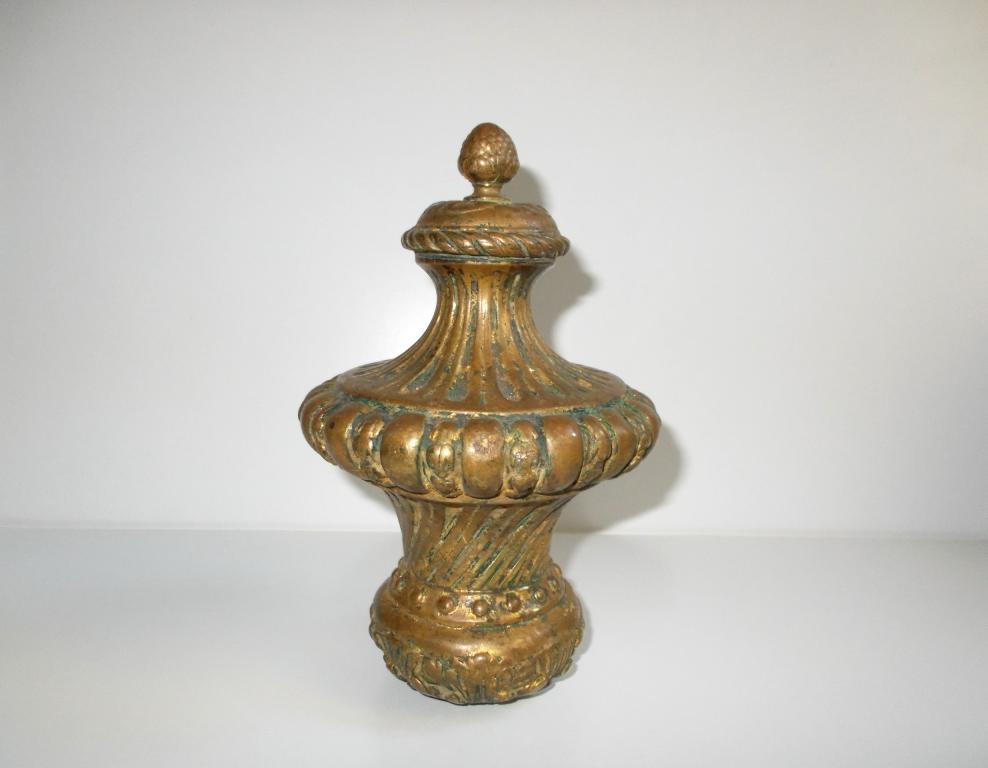 Старенькое навершие для лестницы. Бронза