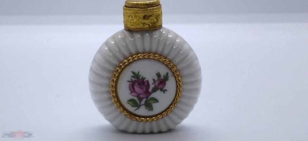 ФЛАКОН  ПАРФЮМЕРНЫЙ ДЛЯ ДУХОВ МОЛОЧНОЕ СТЕКЛО, . ЧЕХОСЛОВАКИЯ ВИНТАЖ