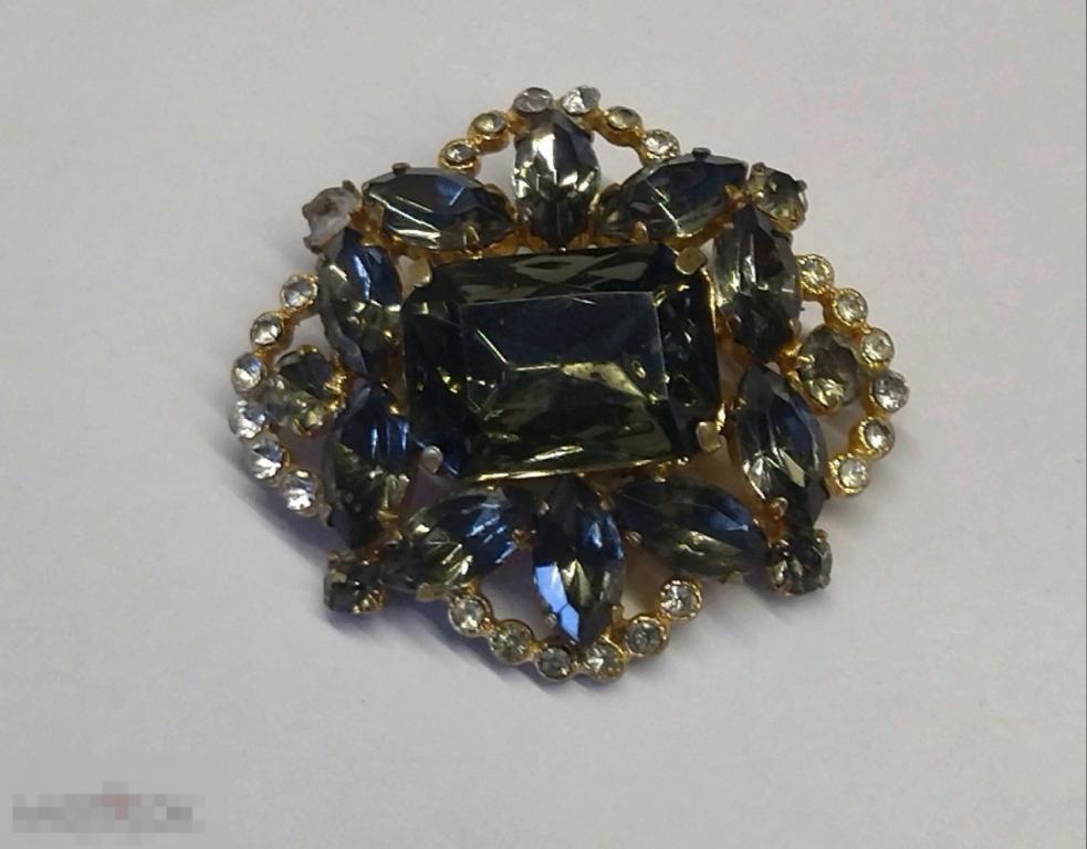 БРОШЬ. ЧЕХОСЛОВАКИЯ 4*3.5см