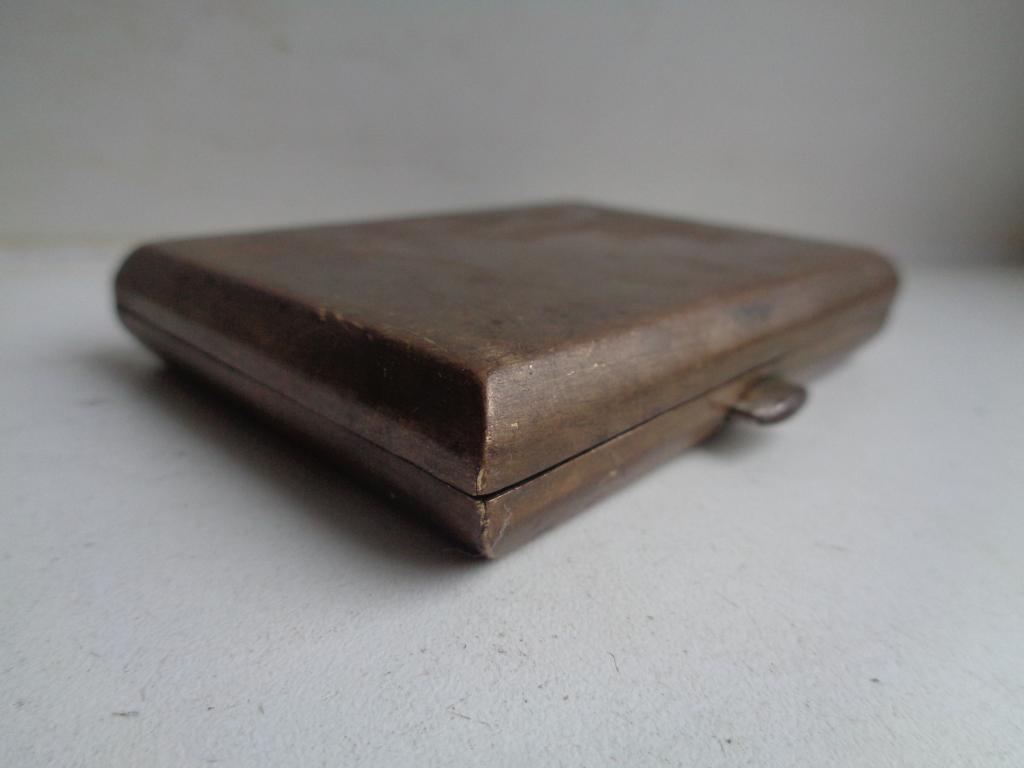 портсигар старинный,латунь,под маленькие сигареты..