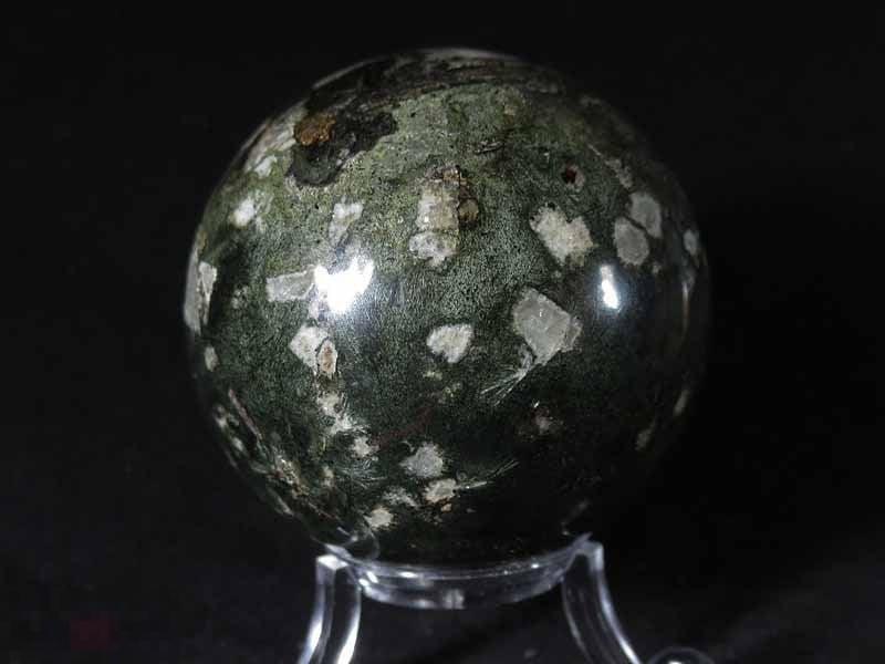 ! ! Эгирин волокнистый Натролит Гакманит Флюоресценция Шар 61мм Кольский п-ов Минерал 5964