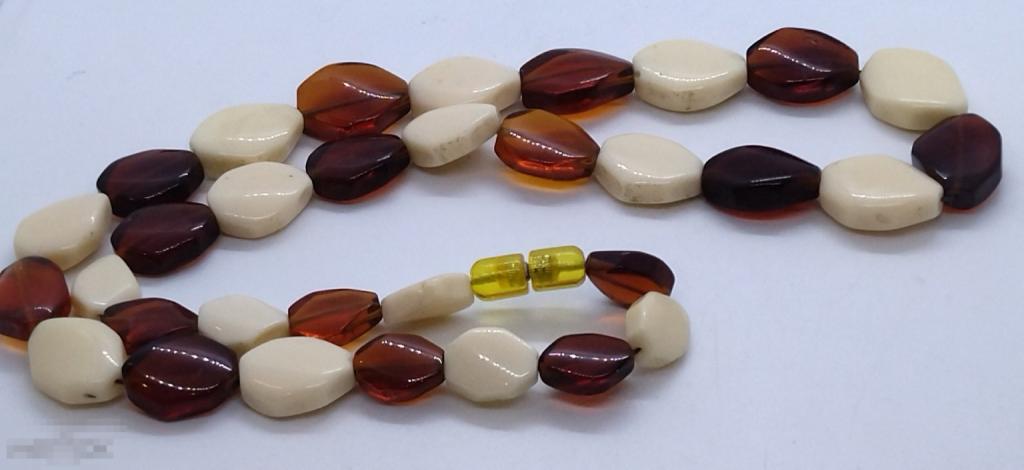 БУСЫ  КРУПНЫЕ ЯНТАРЬ, МОЛОЧНЫЙ+КОНЬЯЧНЫЙ 73 грамма. СССР. РЕДКИЙ!