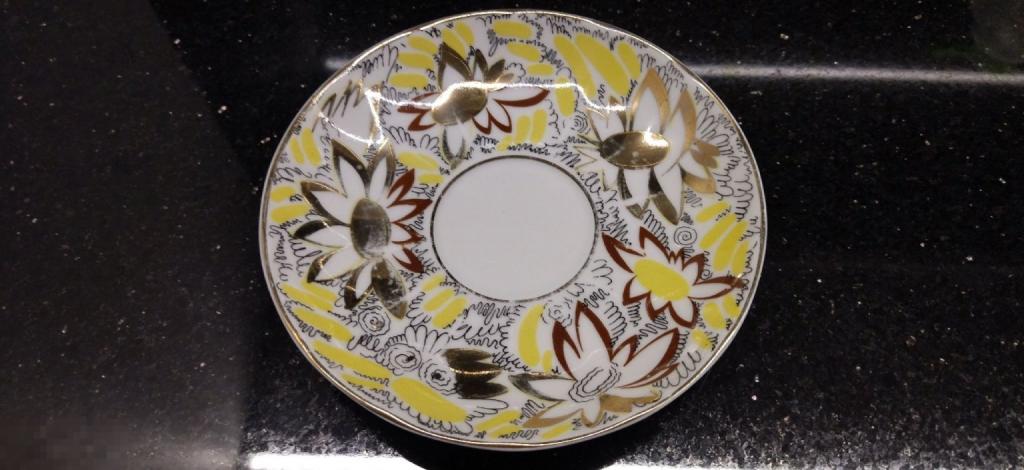 БЛЮДЦЕ ЧАЙНОЕ.ЗОЛОТЫЕ РОМАШКИ ФАРФОР, ПОЗОЛОТА ЛФЗ