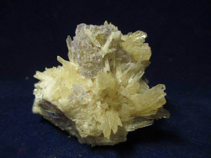 ! ! Флюорит Кальцит 77*66*51мм Минерал 0036