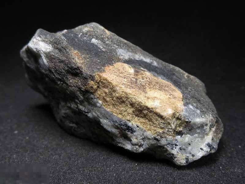 !! Нарсарсукит 53*39*28мм Ловозерский м-ив, Кольский п-ов Минерал 7075