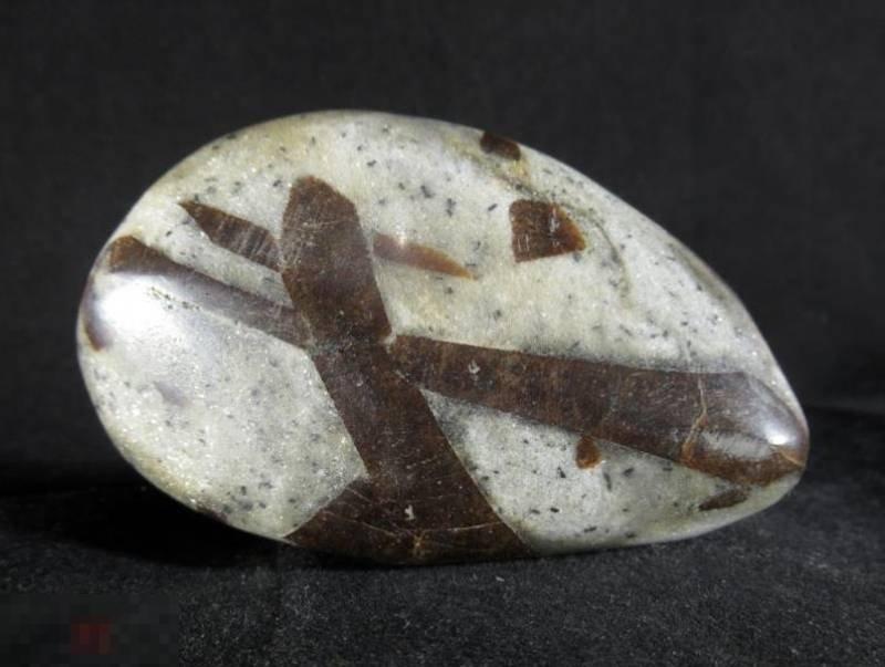 ! ! Ставролит галька 84*51*20мм  Кейвы, Кольский п-ов. Минерал 115