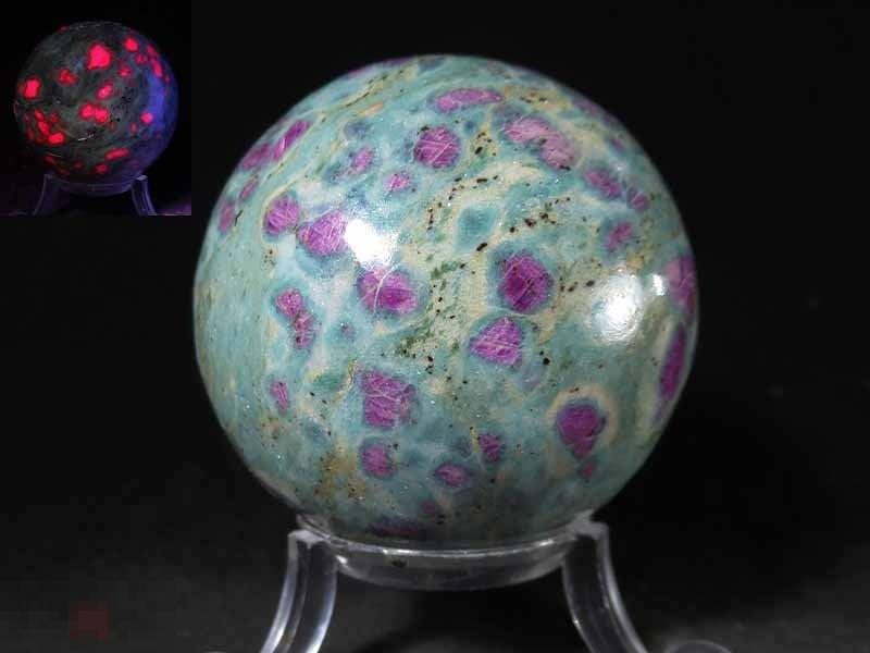 ! ! Корунд Фуксит Шар Флюоресценция 51мм Индия Минерал 2671