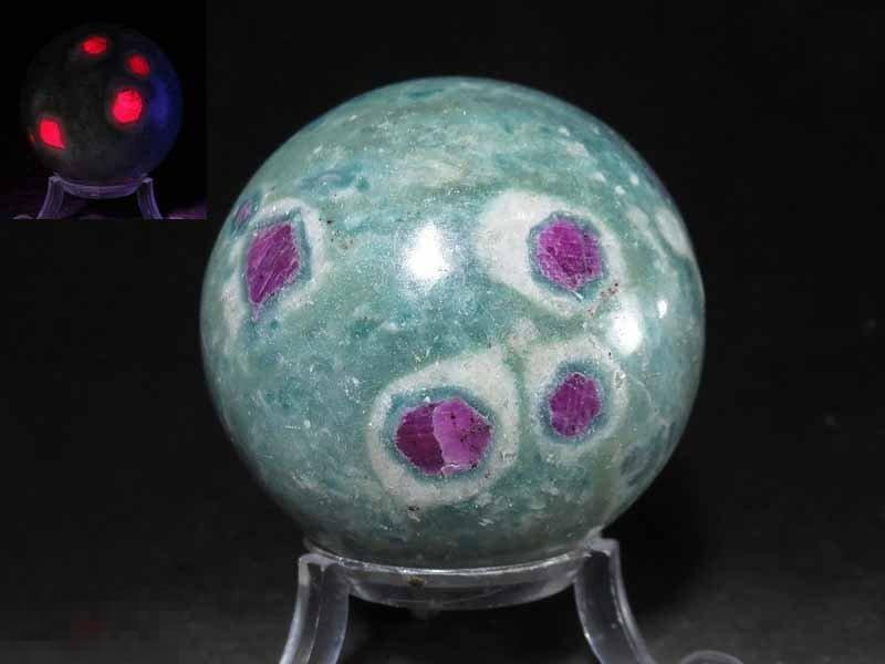 ! ! Корунд Фуксит Шар Флюоресценция 51мм Индия Минерал 2670