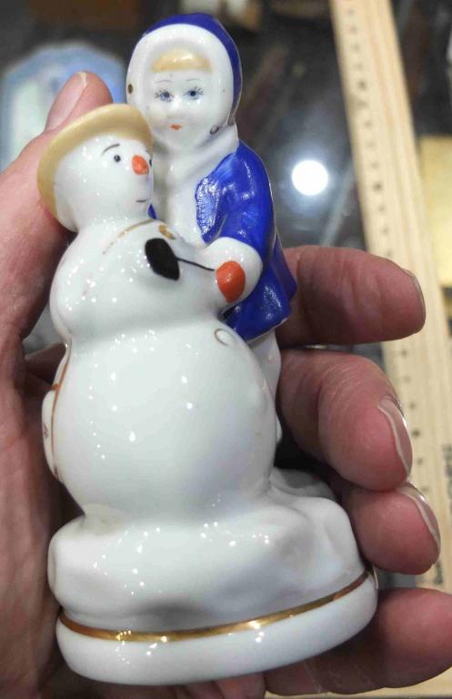 фарфоровая статуэтка Девочка со снеговиком, фарфор Дулёво