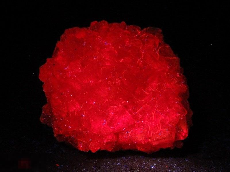 ! ! Квасцы алюмокалиевые искусств. Флюоресценция 48*43*21мм Минерал 3489