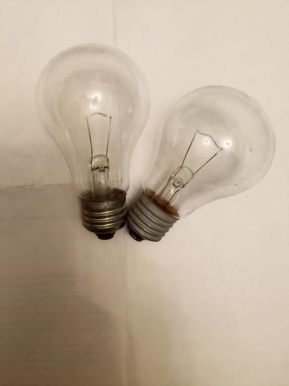 Лампа накаливания СССР 12 вольт 40 ватт цоколь стандартный