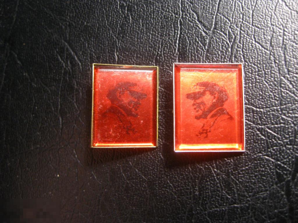 Ленин в кепке красное оргстекло. Смотрит влево, вправо. Цена за правый знак.