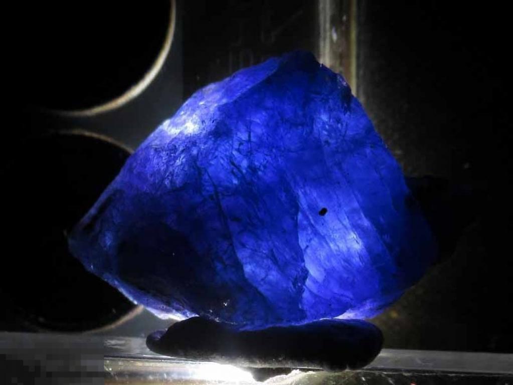 ! ! Танзанит 16*16*8мм Mirelani, Танзания Минерал 3608