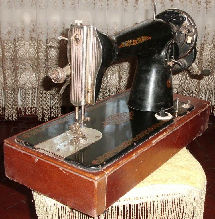 Машинка швейная Чайка Подольск 2М СССР 1975