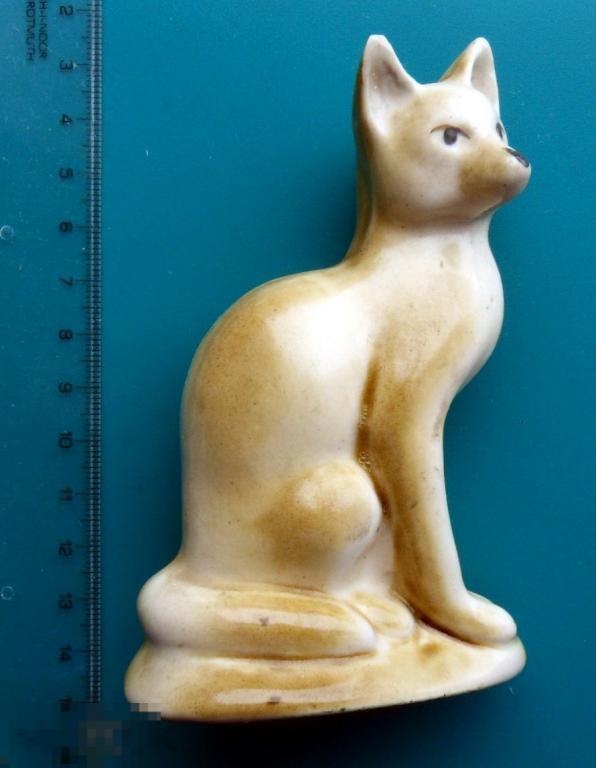 СОБАКА КОШКА ЛИСА фарфор --  ш.К. -- незначительный скол правого уха ---