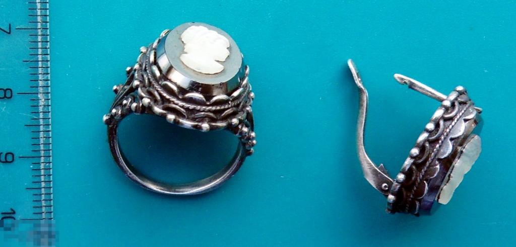 КАМЕЯ - неполный комплект - КОЛЬЦО (перстень) и СЕРЕЖКА ----- (ш.К.) --- винтаж --