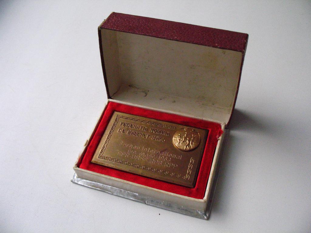Медаль плакетка федерация баскетбола Румынии международный турнир 1963 СССР Румыния Болгария Польша