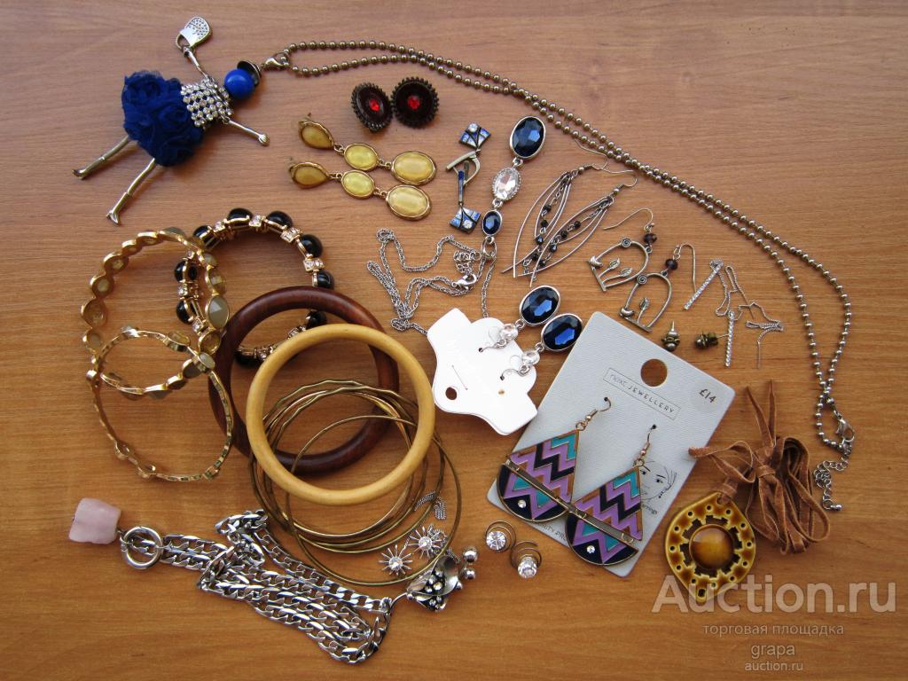 Кучка бижутерии - браслеты, серьги, кулоны и т.п цена за всё!