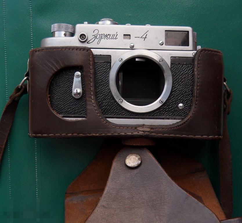 Фотоаппарат ЗОРКИЙ-4 без объектива.... 1960 г.  ранний! в чехле