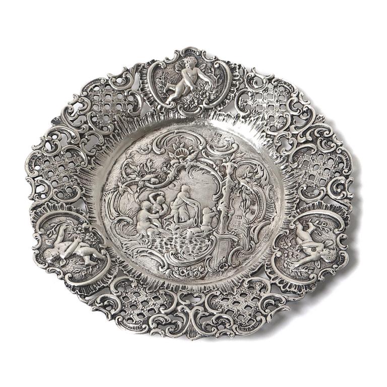 Серебряная прорезная ваза с путти. Германия