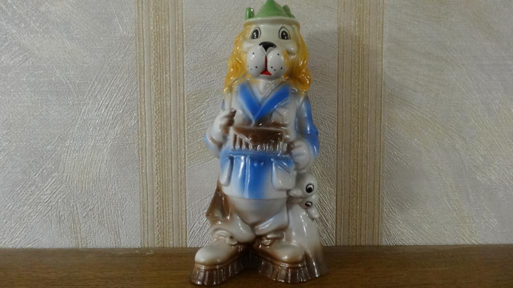 Фарфоровая статуэтка" Cобака-охотник"(Коростень Украина).