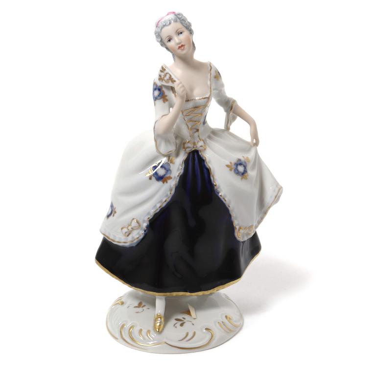 Фарфоровая фигура "Дама с веером". Royal Dux.