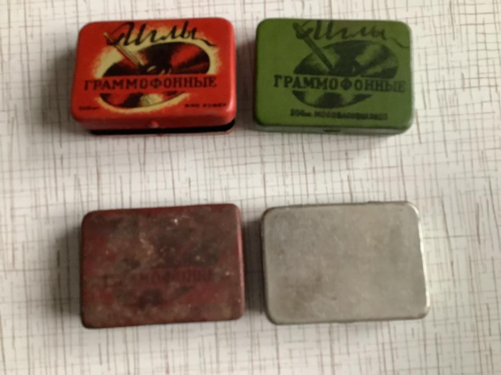 Иглы граммофонные, новые две полные пачки.