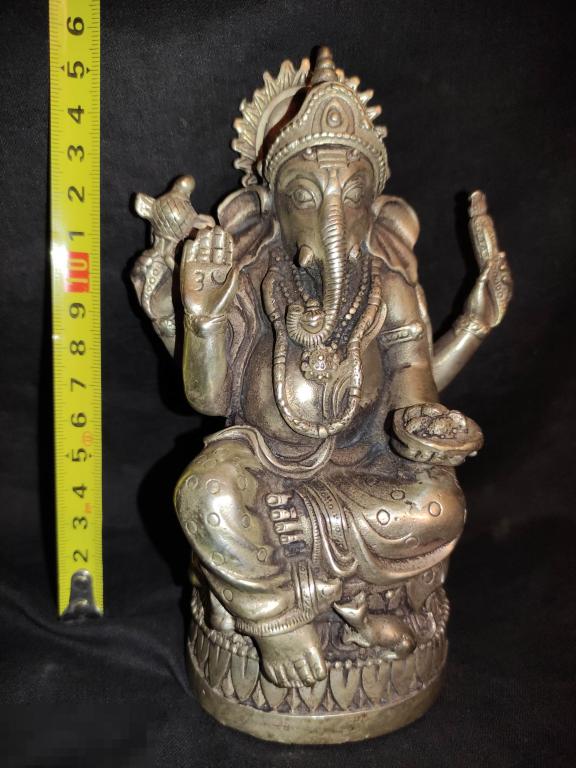 бог Ганеша с алтарными дарами бронза  серебрение